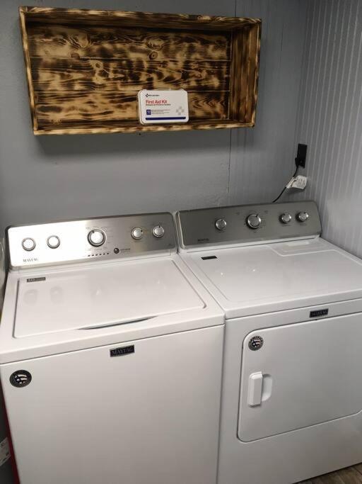 فيلا Caddy Corner Has A Hot Tub Just Outside Of Town فرنتش ليك المظهر الخارجي الصورة